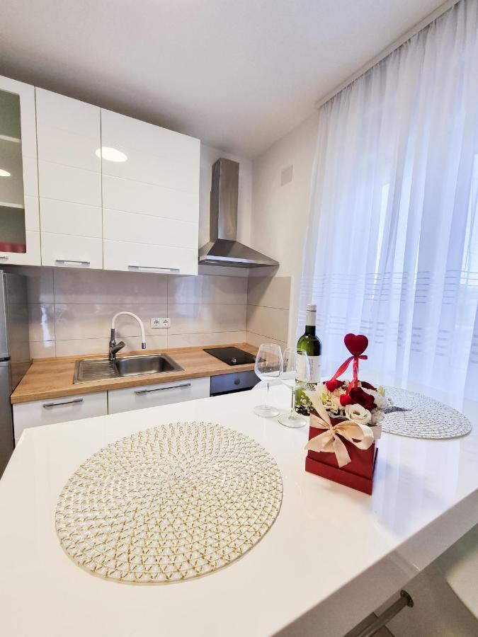 Apartment Ane 2 Tisno Exterior photo